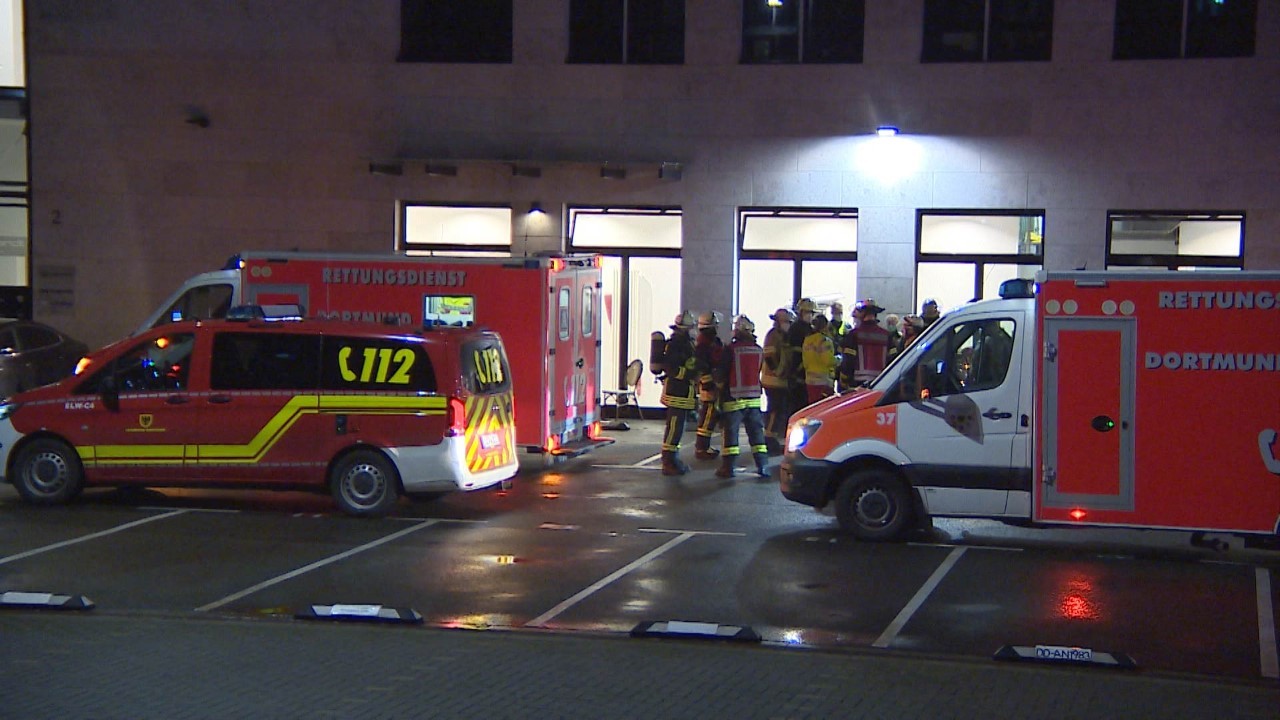 In Dortmund kam es am Dienstagabend zu einem Großeinsatz am Phoenix-See. 