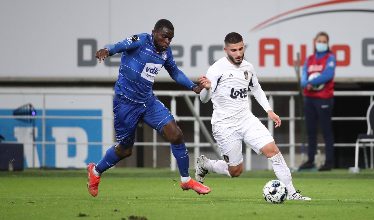 Deniz Undav (r.) wollte zum FC Schalke 04, doch jetzt wechselt der Stürmer in die Premier League.