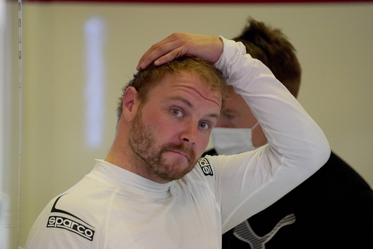 Valtteri Bottas bekommt sein Fett weg.