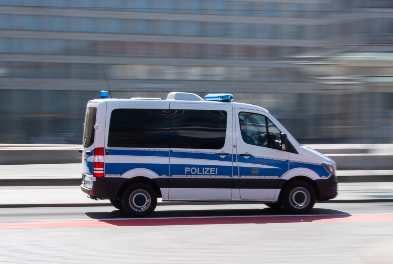 In Bochum ist eine Frau in der eigenen Wohnung Opfer eines Raubüberfalls geworden. (Symbolbild)