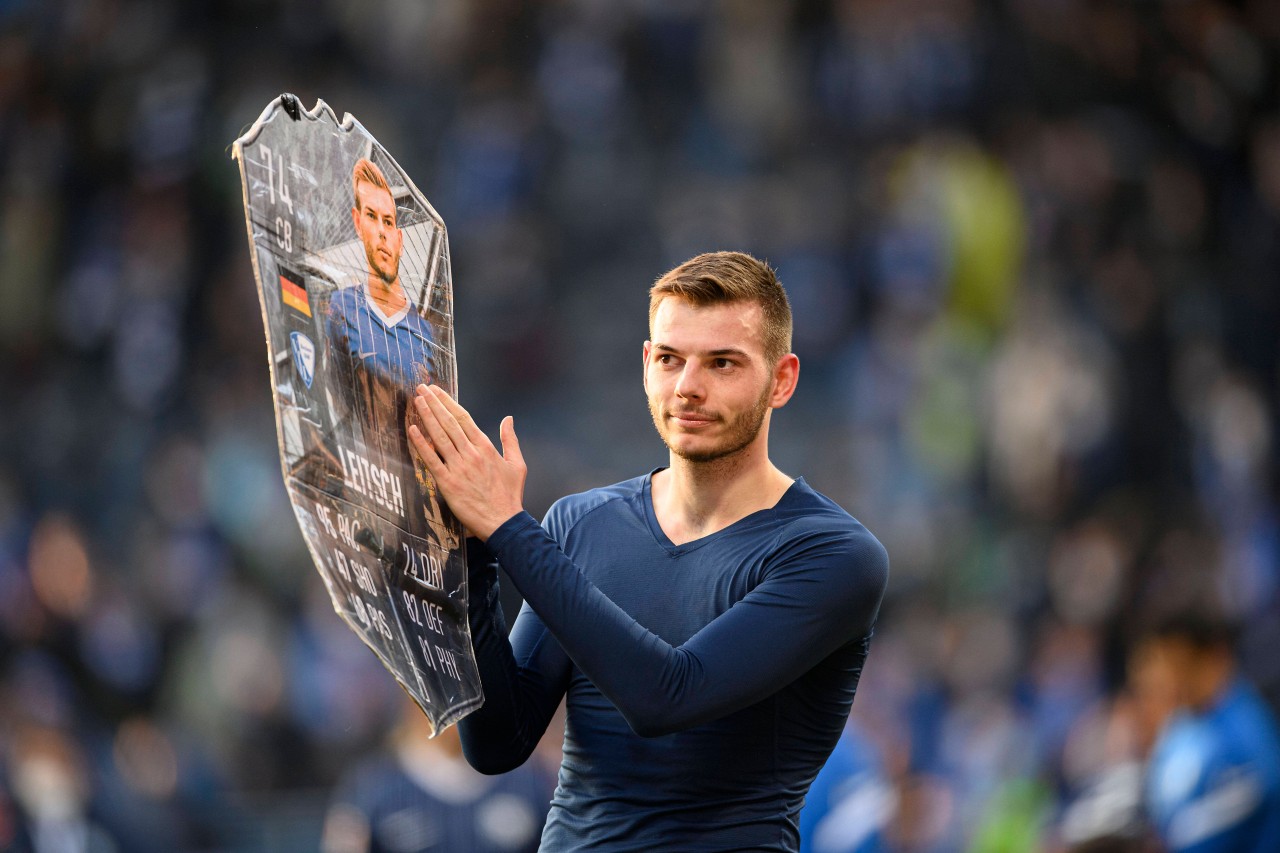 Bochums Maxim Leitsch mit der von Marlon gebastelte Karte.