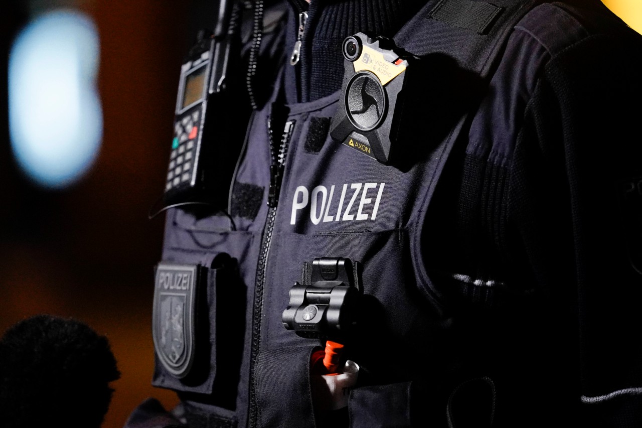 Razzia in NRW! Die Ermittler durchsuchten 18 Wohnungen, um Verfasser von Hass-Nachrichten im Netz zu finden. (Symbolbild)