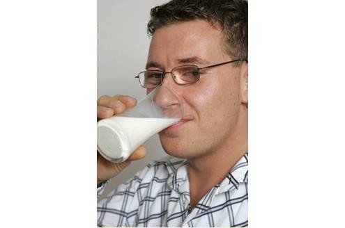 4. Während man täglich Milch trinken sollte, sind Fisch, Fleisch und Eier nur einmal in der Woche zu empfehlen. Diese Lebensmittel enthalten Calcium, Jod, Eisen und einige Vitamine.