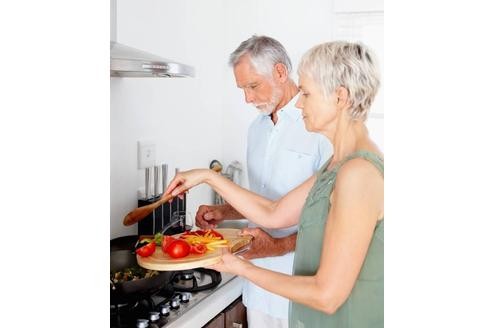 8. Gesund zu kochen heißt: Mit wenig Wasser und wenig Fett zu garen. Das gibt einen natürlichen Geschmack und Vitamine bleiben erhalten.