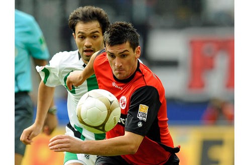 Martin Fenin führte sich mit einem Paukenschlag in Frankfurt ein: Im ersten Spiel traf der Tscheche gleich dreimal. Doch Fenin konnte nicht das halten, was der Auftakt versprochen hatte. Im gut besetzten Eintracht-Sturm...