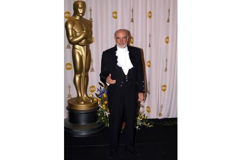 ... Sir Sean Connery nennen. Mit seiner ersten Ehefrau Diane Cliento ...