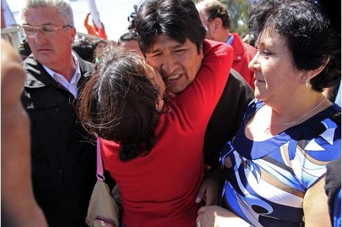 ...erschien auch der bolivianische Präsident Evo Morales. Unter den verschütteten Bergleuten war auch Carlos Mamani aus Bolivien. Die Rettungsaktion wurde...