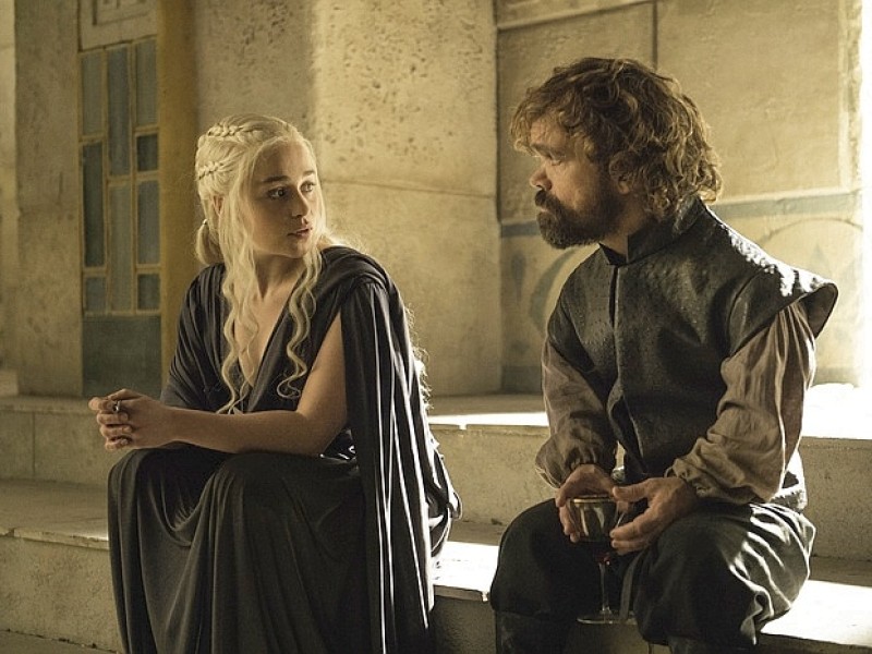 Emilia Clarke und Peter Dinkage: 500.000 Dollar pro Folge. Das bekamen die beiden Schauspieler für ihre Rollen in „Games of Thrones“. Ihre Kollegen Lena Headey (Cersel), Kit Harrington (Jon Schnee) und Nikolaj Coster-Waldau (Jaime) haben denselben lukrativen Deal. 