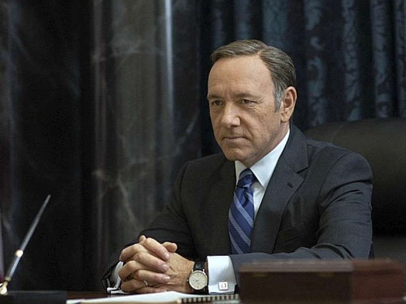 Kevin Spacey: 500.000 Dollar pro Folge. Gerissen, skrupellos und gierig nach mehr: bei „House of Cards“ thront er als US-Präsident Frank Underwood über allem. Und auch in unserem Gehaltsreport gibt es nur wenige, die mehr verdienen als Kevin Spacey. 