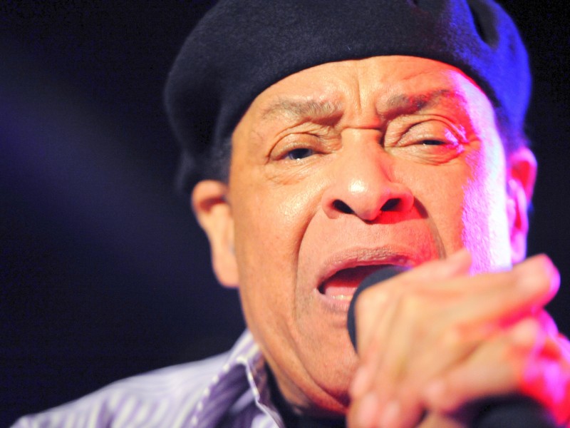 Er war einer der einflussreichsten Musiker seiner Generation: US-Jazzsänger Al Jarreau starb am 12. Februar im Alter von 76 Jahren in einem Krankenhaus in Los Angeles.