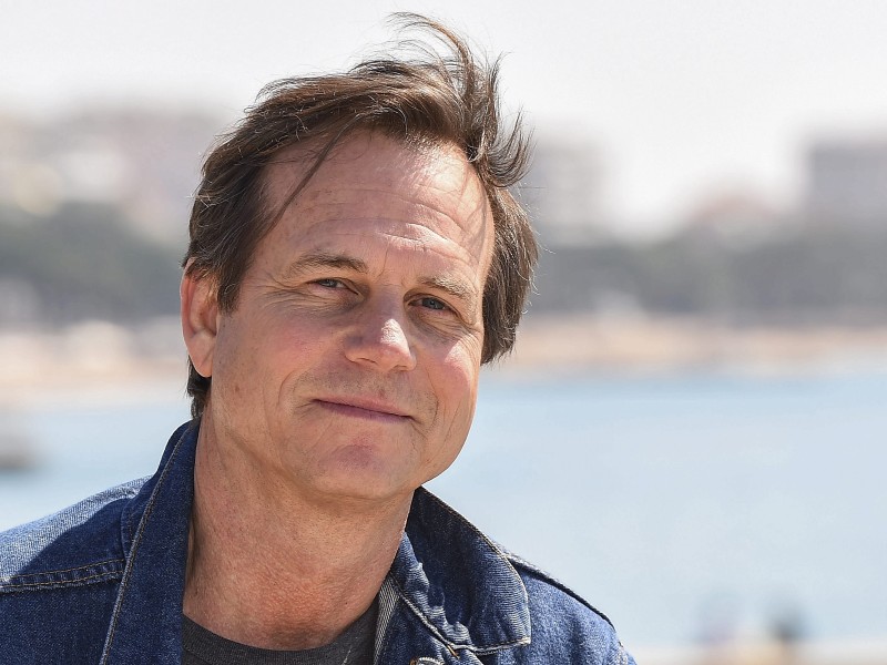 Er spielte in Filmen wie „Apollo 13“, „Titanic“, „Aliens“ und „Twister“, auch in vielen TV-Serien war er zu sehen: Der US-Schauspieler Bill Paxton starb am 26. Februar im Alter von 61 Jahren. 