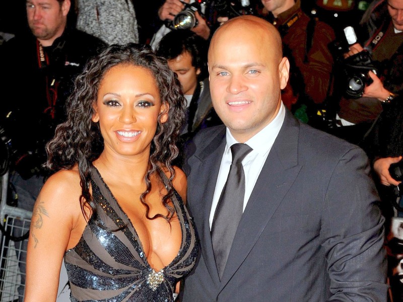 Fast zehn Jahre lang waren Mel B und Stephen Belafonte verheiratet. Das Paar hat eine gemeinsame Tochter. Doch das Glück hielt nicht an. Im März wurde bekannt, dass das Ex-Spice-Girl die Scheidung eingereicht hat. 