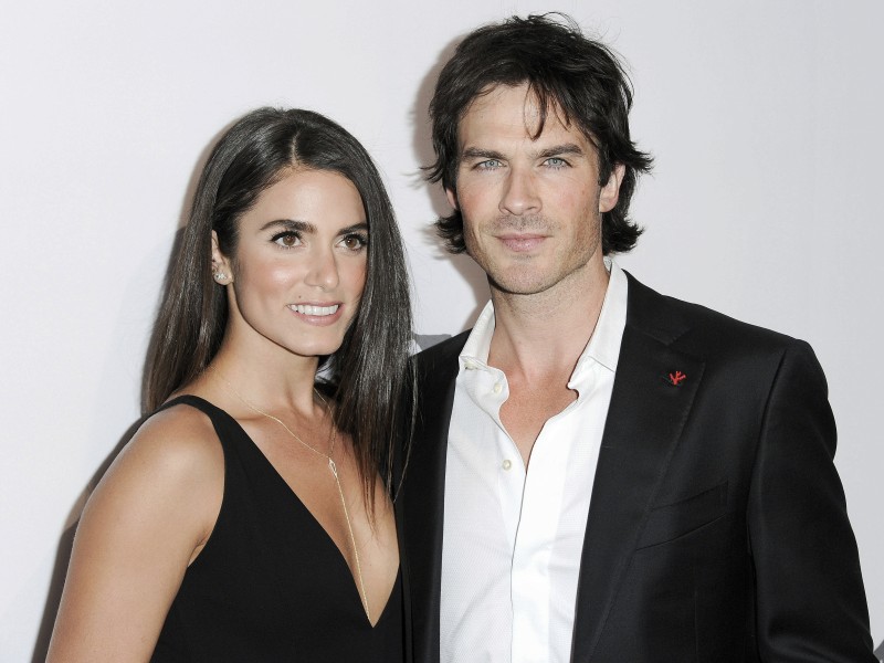 Die Schauspielerin Nikki Reed („Twilight“) und ihr Mann Ian Somerhalder („Vampire Diaries“) sind Eltern geworden. Das Töchterchen erblickte im Juli das Licht der Welt. 