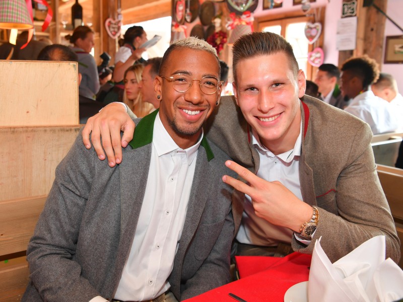 Feiernde Fußballer: Jerome Boateng (l.) und Niklas Suele. 