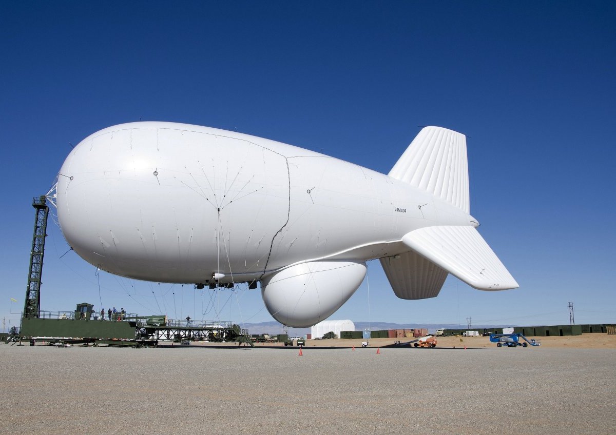 2015-10-28T182356Z_864346285_TM3EBAS13PR01_RTRMADP_3_USA-MILITARY-BLIMP.JPG