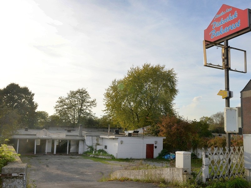 Die Mitglieder der Rockerbande Bandidos haben ihr Chapter Del Centro in Oberhausen aufgelöst. Beobachter erwarten kein schnelles Wiedersehen, da die Bandidos nicht aus Oberhausen kamen. Rocker des Hells Angels-Clubs hingegen gibt es noch immer in der Stadt – sie sieht man allerdings meist zu Fuß. Denn vielen wurde der Führerschein abgenommen. Aufgrund von Gewalttaten, die ihnen nachgewiesen werden konnten. In solchen Fällen ist es rechtlich möglich, auf ein ähnlich gewaltbereites Verhalten im Straßenverkehr zu schließen und den Führerschein einzuziehen.