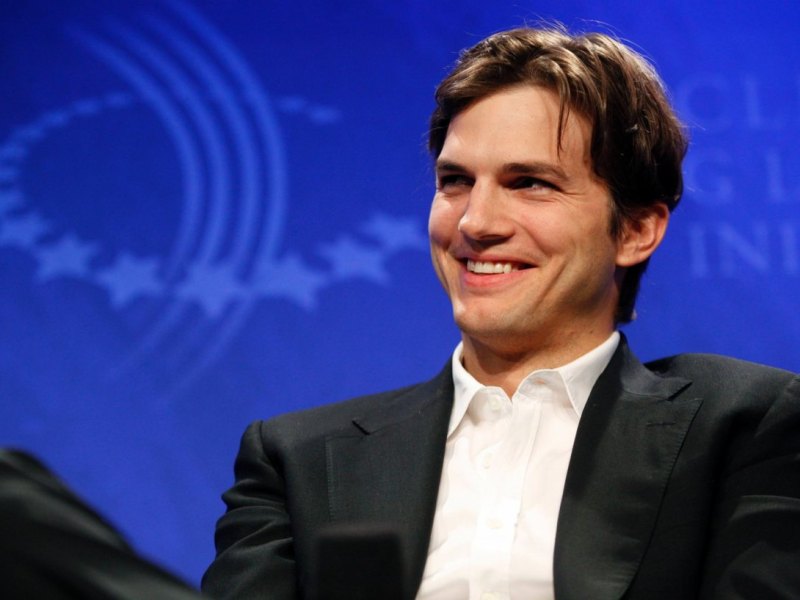 Ashton_Kutcher.JPG