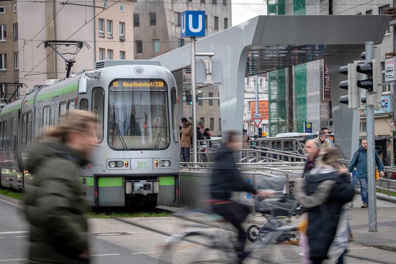 Deutsche Bahn: Drei Monate mit dem Nah- und Regionalverkehr werden von Juni bis August nur 27 Euro kosten (pro Monat neun Euro). (Symbolbild)