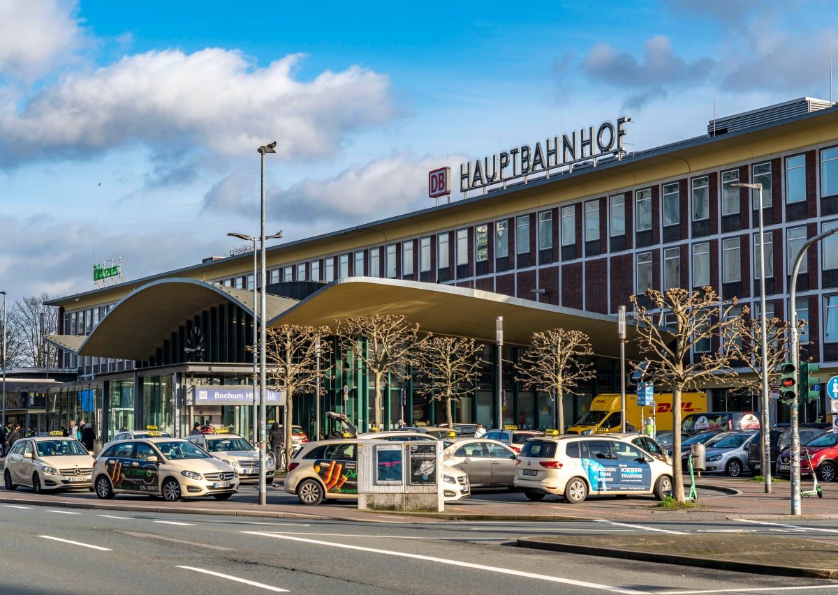 Deutsche_Bahn_Bochum.jpg