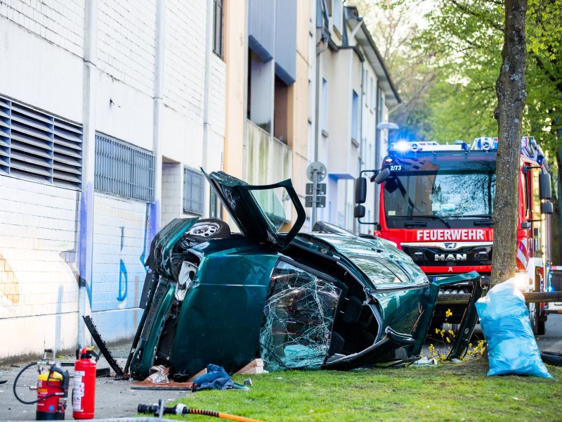 Für die jugendlichen Insassen des Unfall-Autos sollte jede Hilfe zu spät kommen.