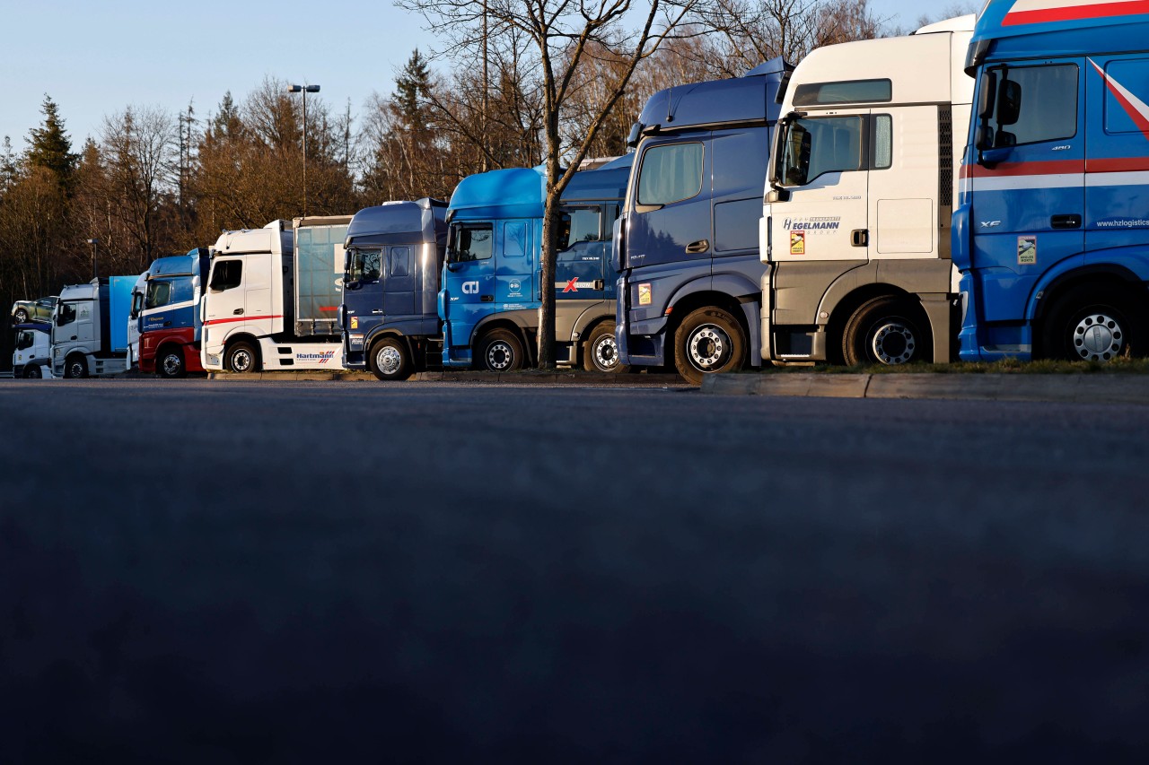 Essen: Der hohe Spritpreis treibt Lkw-Speditionen tiefe Sorgenfalten auf der Stirn. (Symbolfoto)