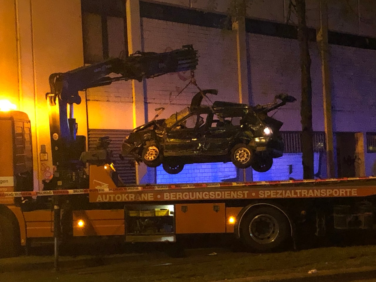 Essen: In der Nacht zu Ostermontag wurde das Wrack geborgen.