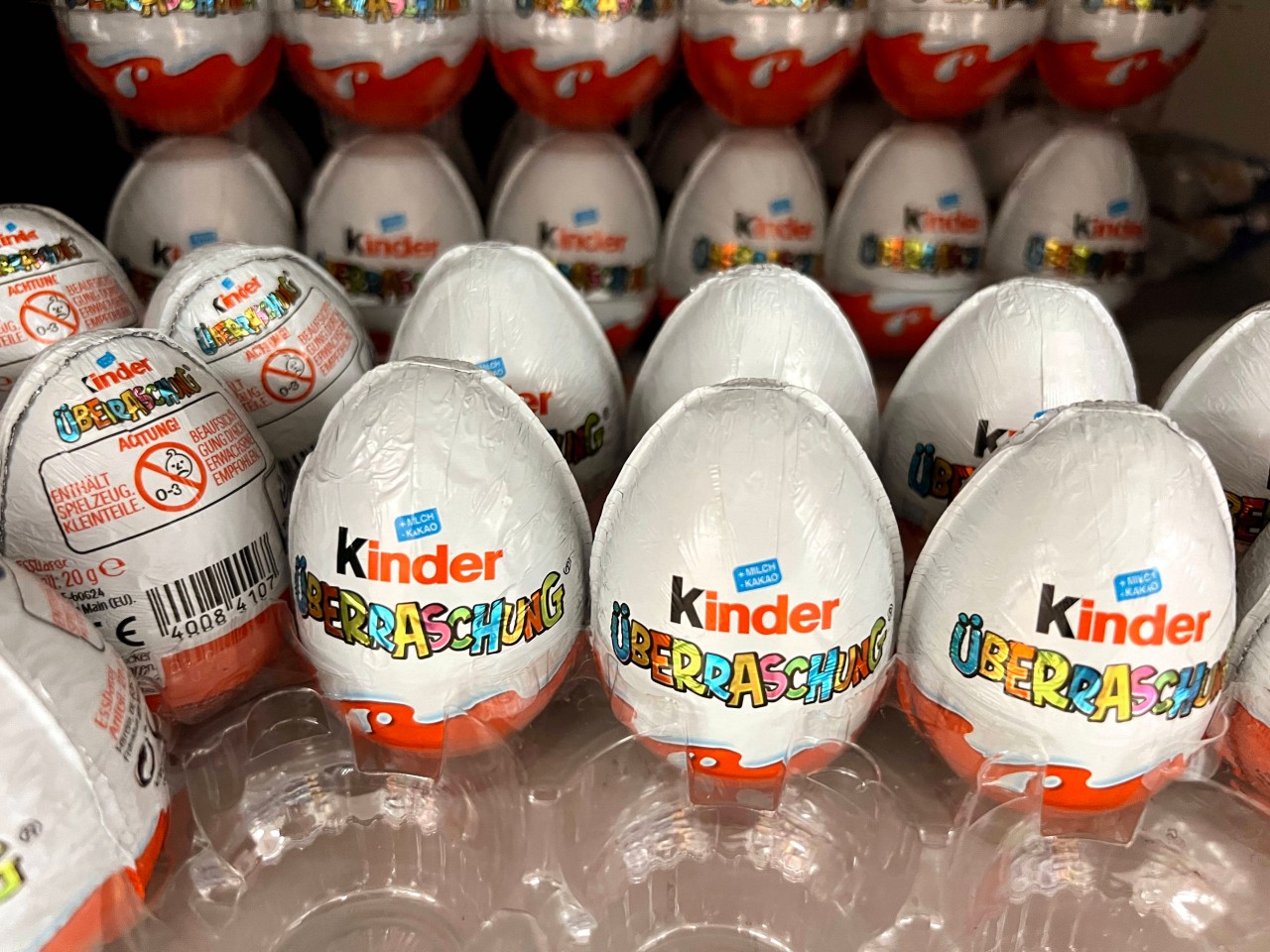 Ferrero: Viele Kinder lieben Überraschungseier. Doch von einem ist ein Dreijähriger schrecklich krank geworden. (Symbolfoto)