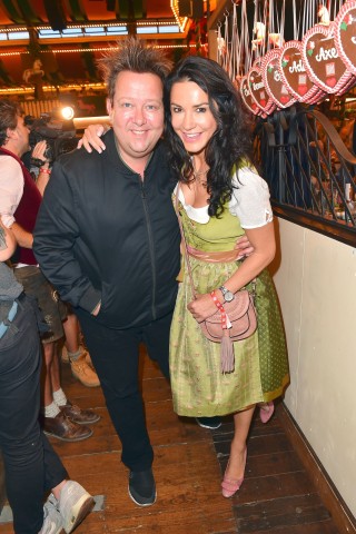 ... „Prinzen“- Sänger Sebastian Krumbiegel und Schauspielerin Mariella Ahrens waren zu Gast auf der 183. Wiesn. 