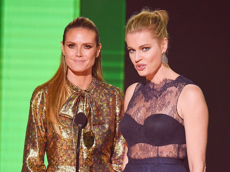 Heidi Klum (l.) und Schauspielerin Rebecca Romijn.