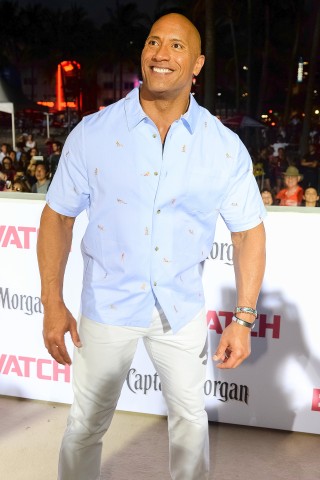 „Fast & Furious“-Star Dwayne Johnson spielt in der Neuverfilmung die Hauptrolle des Rettungsschwimmers Mitch Buchannon, ...