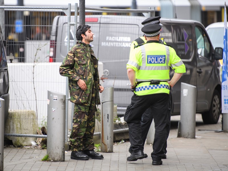 Der mutmaßliche Attentäter war dem britischen Geheimdienst bekannt. Er hatte sich wohl nach einer Reise nach Libyen und dann wahrscheinlich nach Syrien radikalisiert.