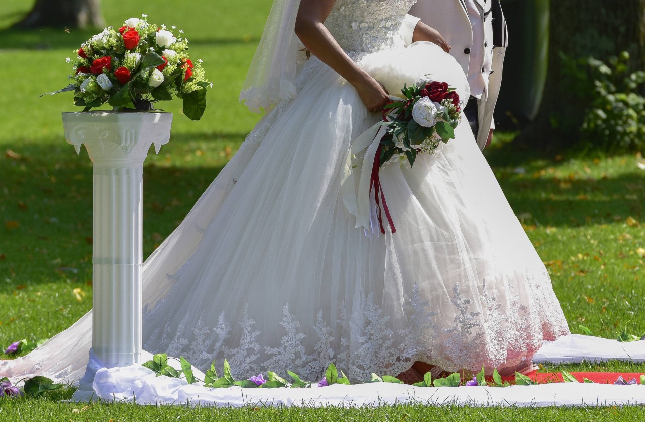 Bei einer Hochzeit überraschte das Brautpaar seine Gäste mit einer verrückten Aktion. (Symbolbild)