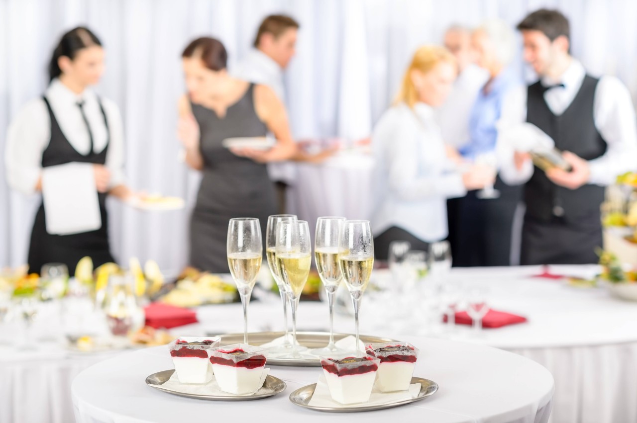 Für seine Hochzeit hatte sich ein Brautpaar auf ein rein vegetarisches Essen festgelegt. Das eckte jedoch schnell an bei den Gästen. (Symbolbild)