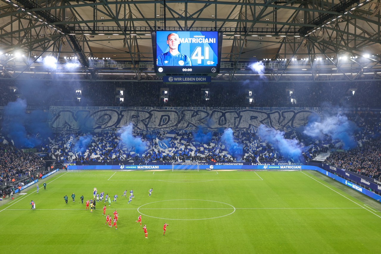 Die Choreo vor Anpfiff.