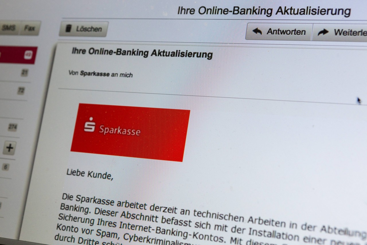 Sparkasse und PayPal: Phishing-Emails sind ein großes Problem. Auch jetzt sind wieder Betrüger am Werk. (Symbolbild)