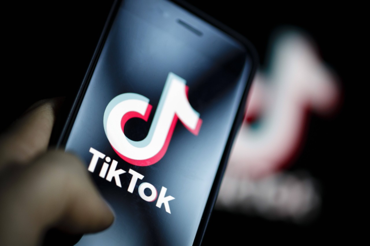 TikTok-Star wird auf offener Straße mit Säure überschüttet - ihre Follower sehen die Tat live mit. (Symbolbild)