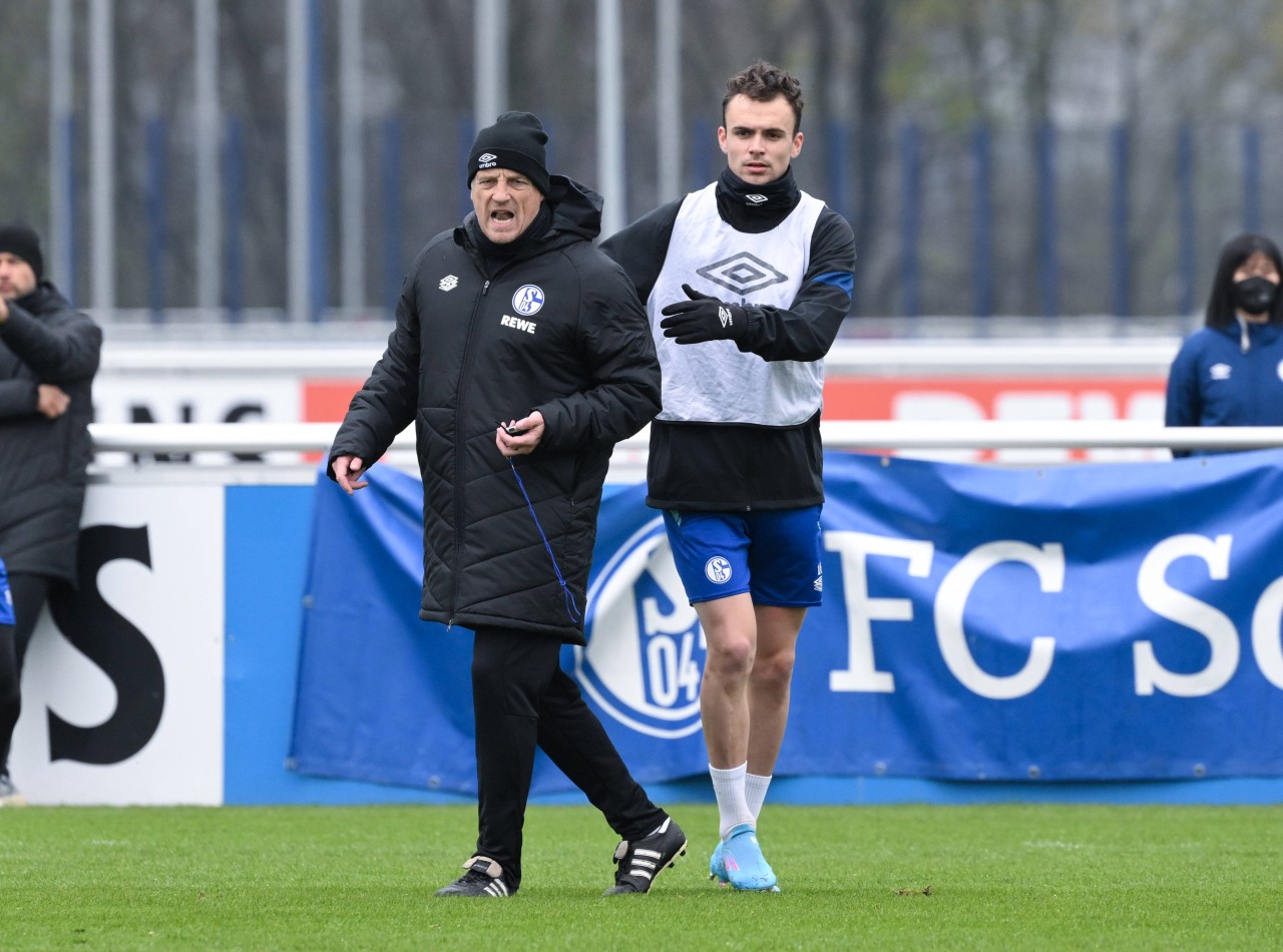 Vindheim im Training mit Trainer Mike Büskens.