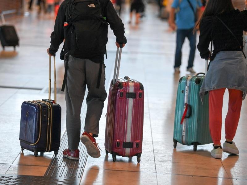 Wer mit deutlicher Verspätung an einem Endflughafen außerhalb der EU ankommt, kann Anrecht auf eine Entschädigung haben. Das geht aus einem Urteil des EuGH hervor.