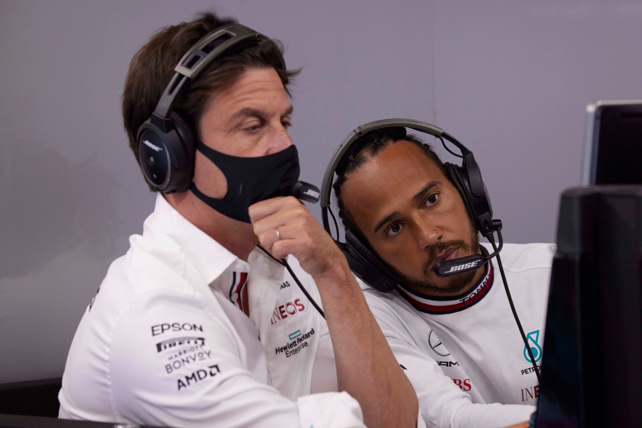 Toto Wolff (links) und Lewis Hamilton (rechts) sind aktuell sprachlos.