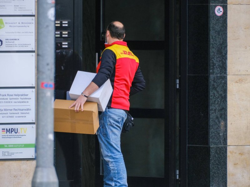 dhl.jpg