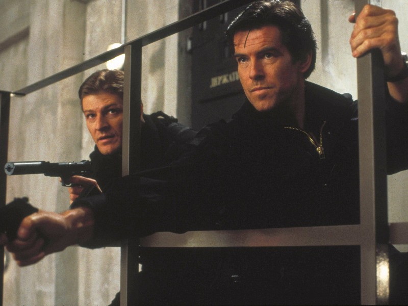 Sowohl Brosnan selbst wie auch sein erster Bond-Film „Goldeneye“ (1995) wurden breit vermarktet. Vor allem Computerspiele zu den Filmen machten den Geheimagenten und seinen Darsteller auch bei einer jüngeren Zielgruppe wieder bekannt.