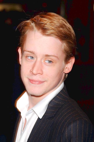 Ja, ganz recht – mit dem ehemaligen Kinderstar Macaulay Culkin. Von 2002 bis 2011 waren Kunis und er ein Paar.