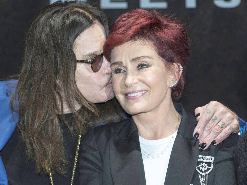 Sharon und Ozzy Osbourne sind in ihren mehr als 30 Jahren Ehe durch viele Höhen und Tiefen gegangen. Doch der Black-Sabbath-Frontmann und seine Gattin haben immer wieder zueinander gefunden. Im Mai dieses Jahres gaben sie sich erneut das Ja-Wort. 