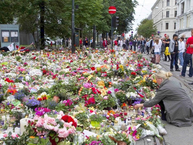 ..nach den Anschlägen Blumen...