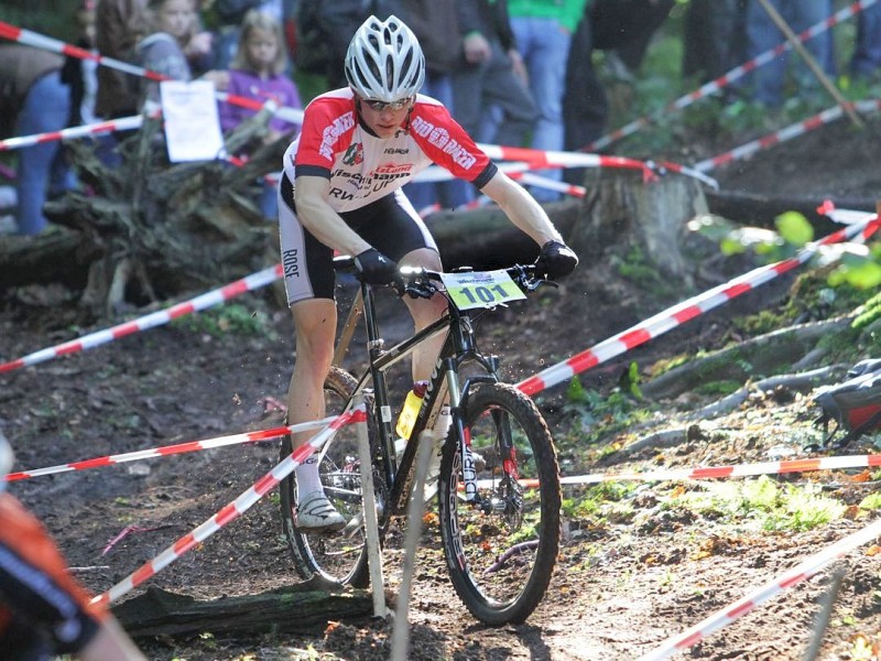 Mountainbike , Finale um den NRW Cup am 30.09.2012 in Haltern am Dachsberg.  Marcel Pöter ( Team Rose )Foto: Gerhard Schypulla WAZ FotoPool