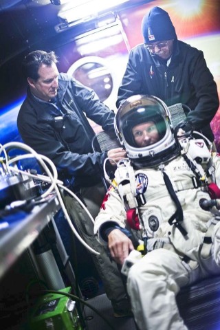 Der spektakuläre Rekordversuch des österreichischen Extremsportlers Felix Baumgartner ist geglückt.