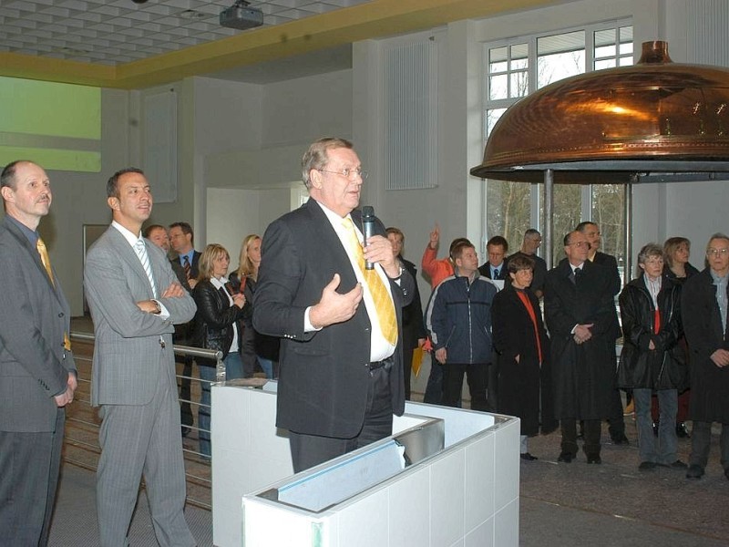 April 2006: Erstbegehung des Warsteiner Besucherzentrums mit Brauerei-Chef Albert Cramer im April 2006.