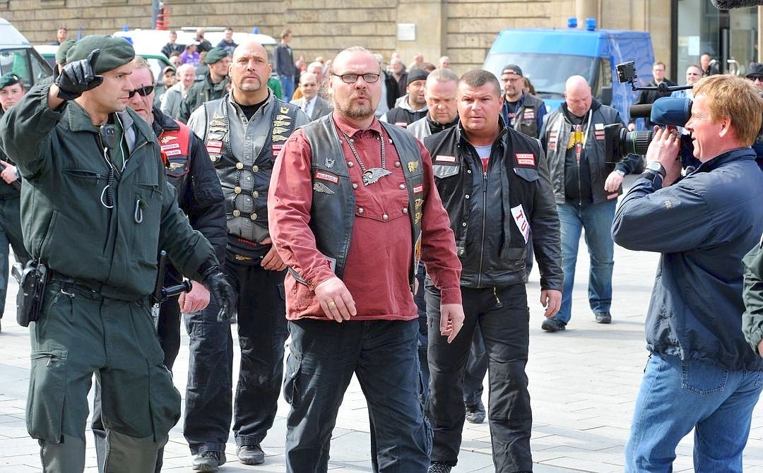 Am 25. März 2010 beginnt der Rocker-Prozess oder Bandidos-Prozess gegen den Schützen, Hells Angel Timur A.. Bandidos und Hells Angels aus ganz Deutschland reisen nach Duisburg, darunter Führungskräfte wie André Sommer, damals Präsident des der Hells Angels Nomads. Im Sommer 2012 versucht ein Mann, Sommer an seiner Kneipe Germanenhof in Berlin Hohenschönhausen zu erschießen. Sommer überlebt schwer verletzt.