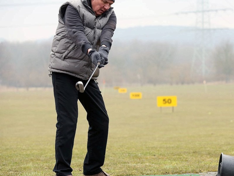 Die Freizeitveranstalter in Witten mußten lange auf die Saisoneröffnung warten;wir  befragten einige am samstag, dem 06.04.2013 . Golfclub Witten Foto: Walter / WAZ FotoPool