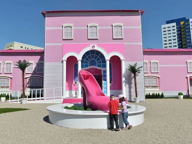 Die Barbies Dreamhouse Experience in Berlin. Auf 2500 Quadratmetern können Fans der blonden Puppe alles Neue rund um Barbies Leben entdecken.